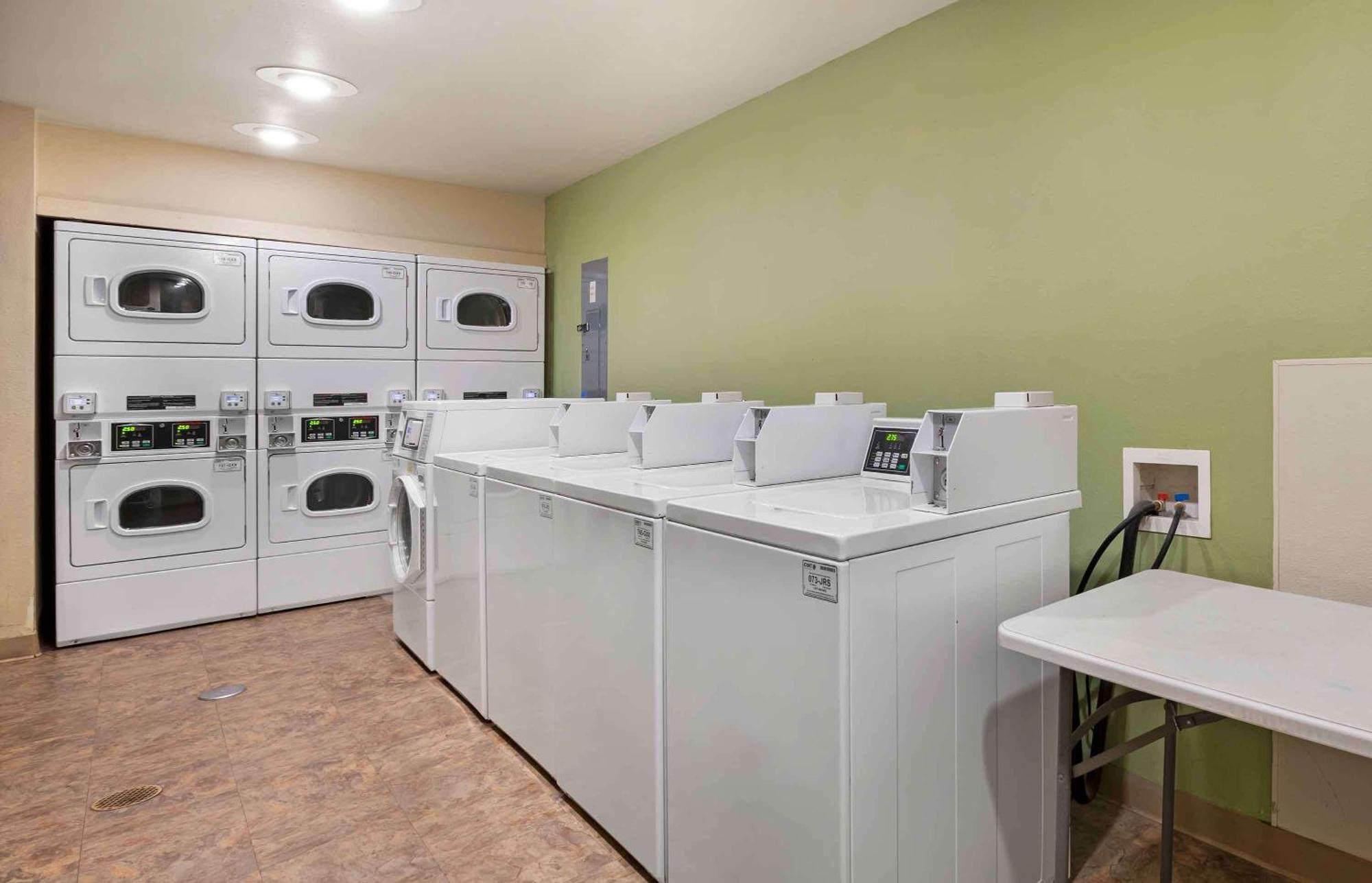Extended Stay America Select Suites - Cincinnati - Шарънвил Екстериор снимка