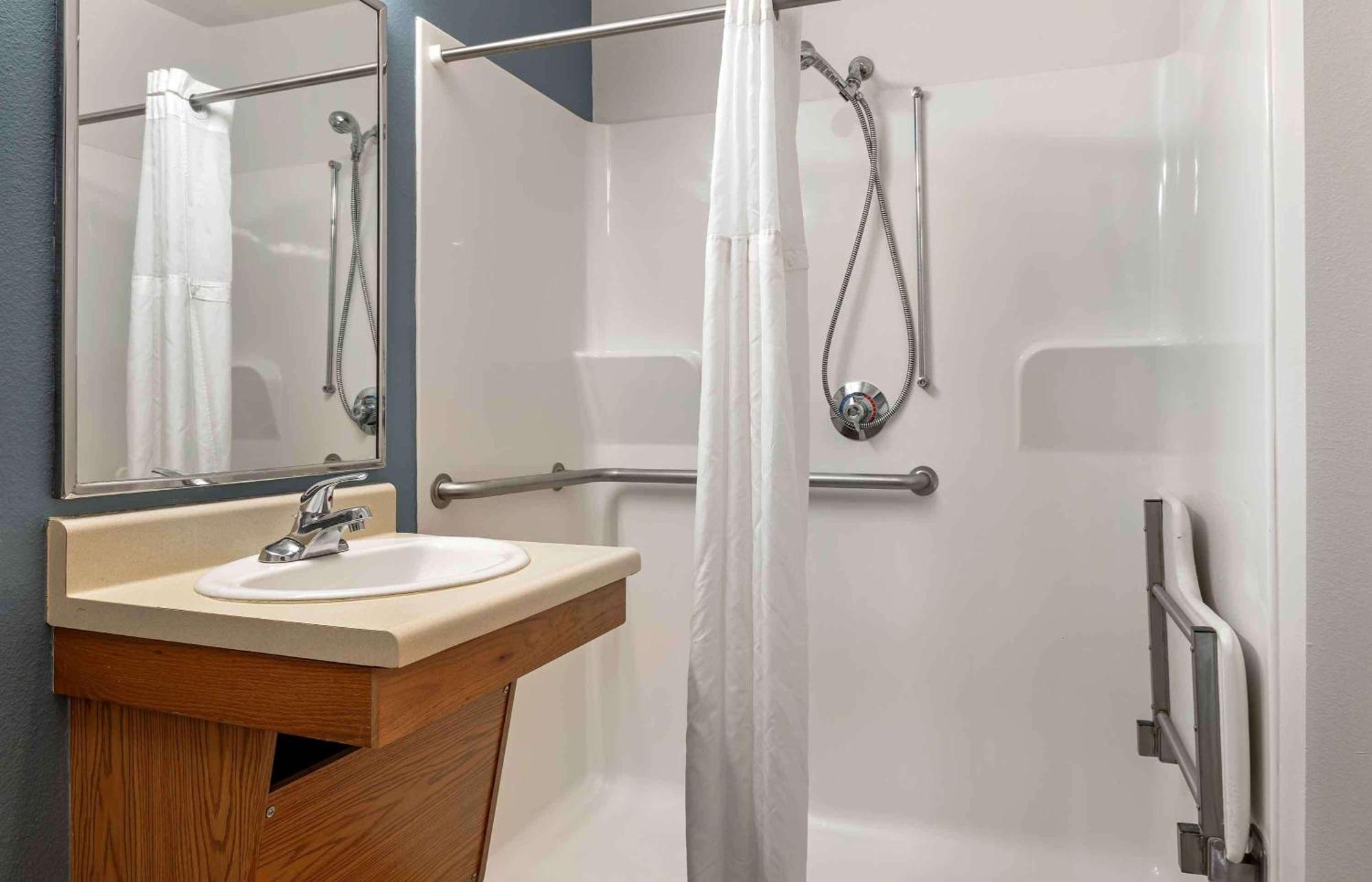 Extended Stay America Select Suites - Cincinnati - Шарънвил Екстериор снимка