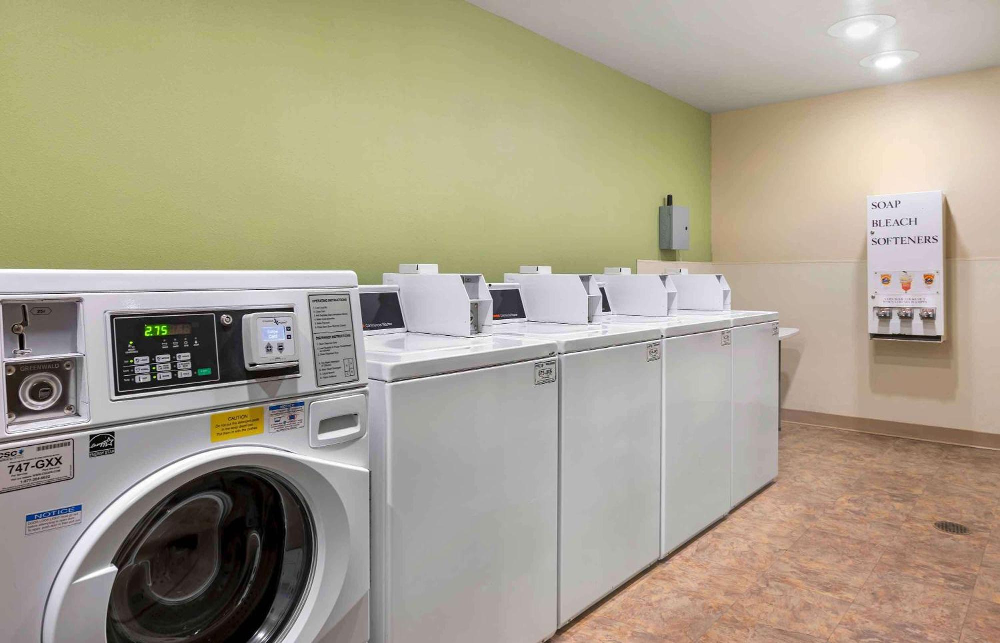 Extended Stay America Select Suites - Cincinnati - Шарънвил Екстериор снимка