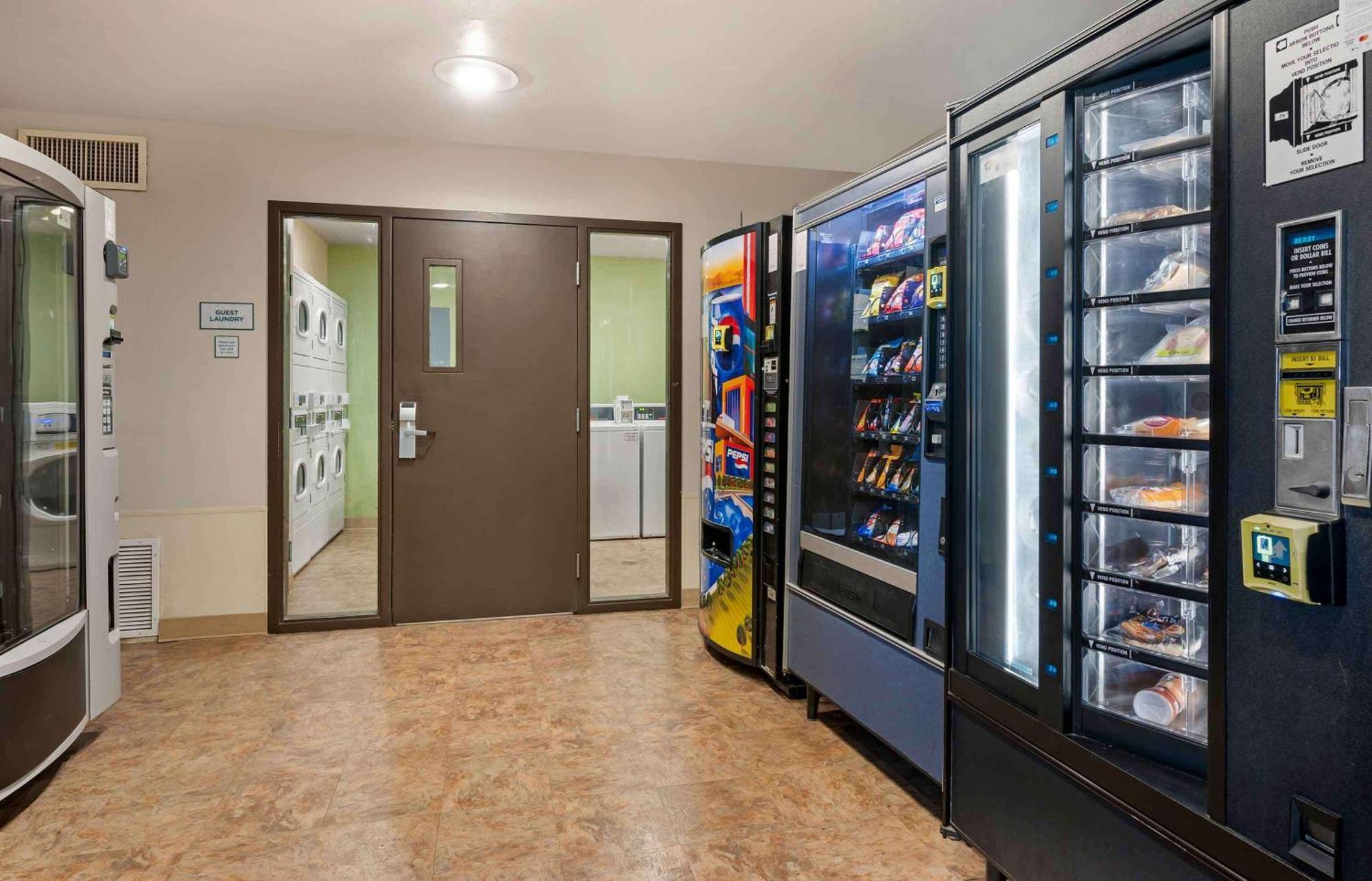 Extended Stay America Select Suites - Cincinnati - Шарънвил Екстериор снимка