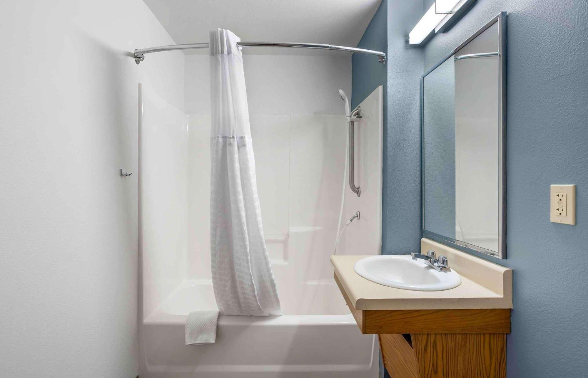 Extended Stay America Select Suites - Cincinnati - Шарънвил Екстериор снимка