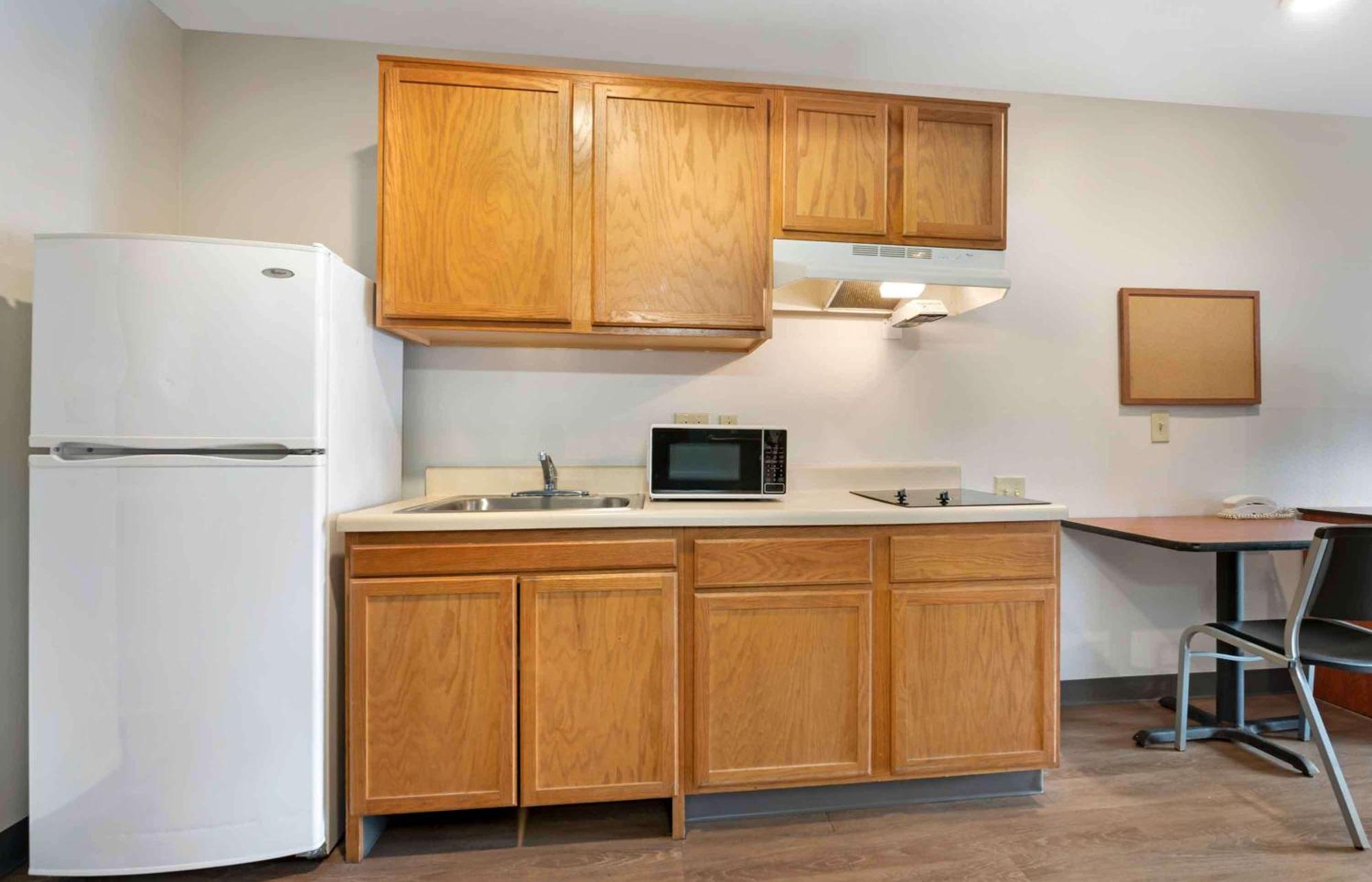 Extended Stay America Select Suites - Cincinnati - Шарънвил Екстериор снимка