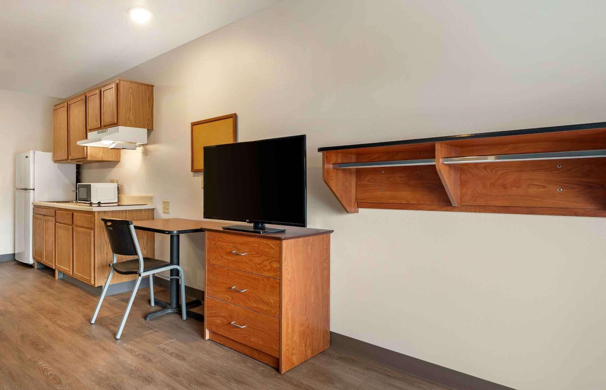 Extended Stay America Select Suites - Cincinnati - Шарънвил Екстериор снимка