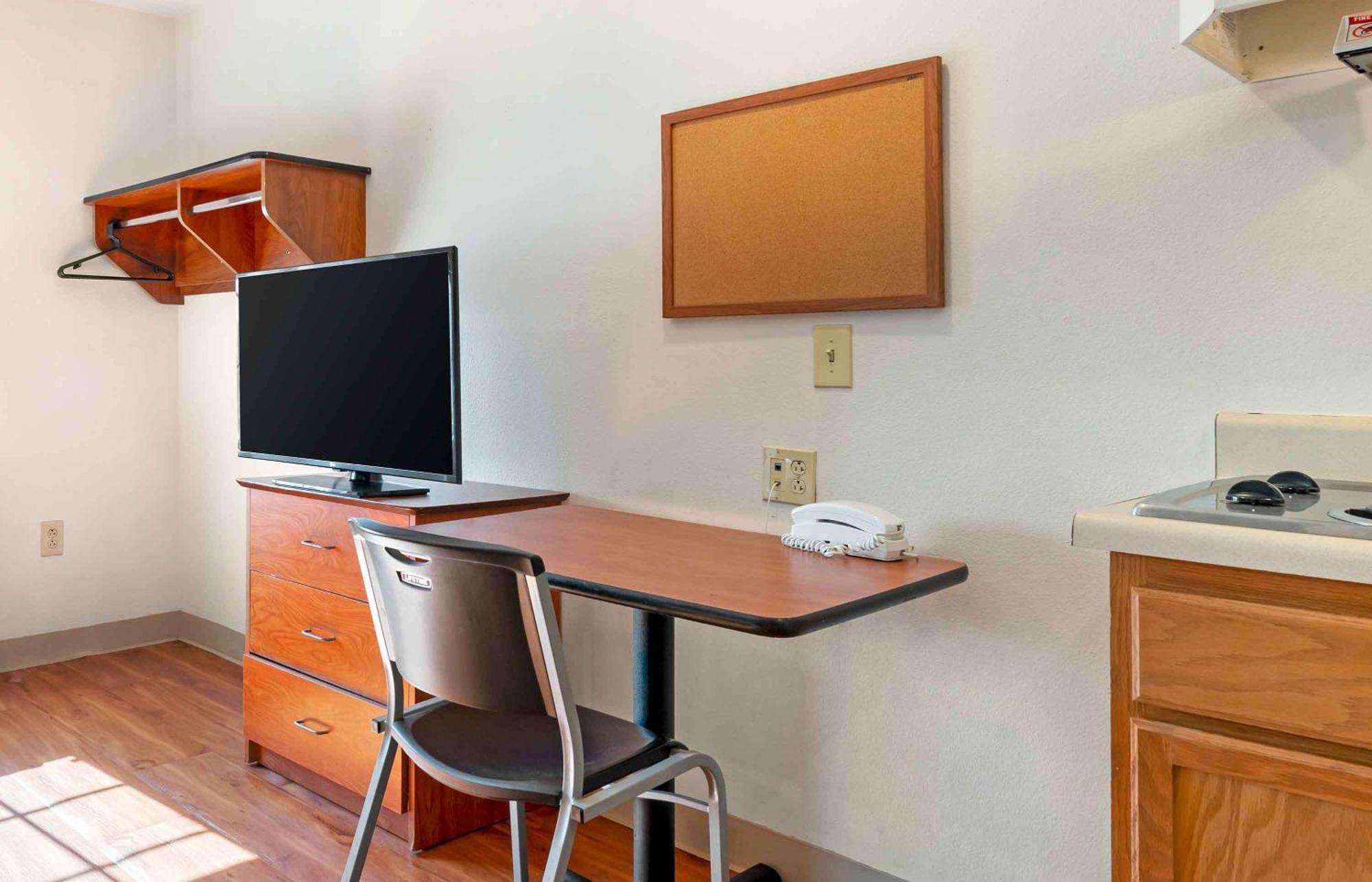 Extended Stay America Select Suites - Cincinnati - Шарънвил Екстериор снимка