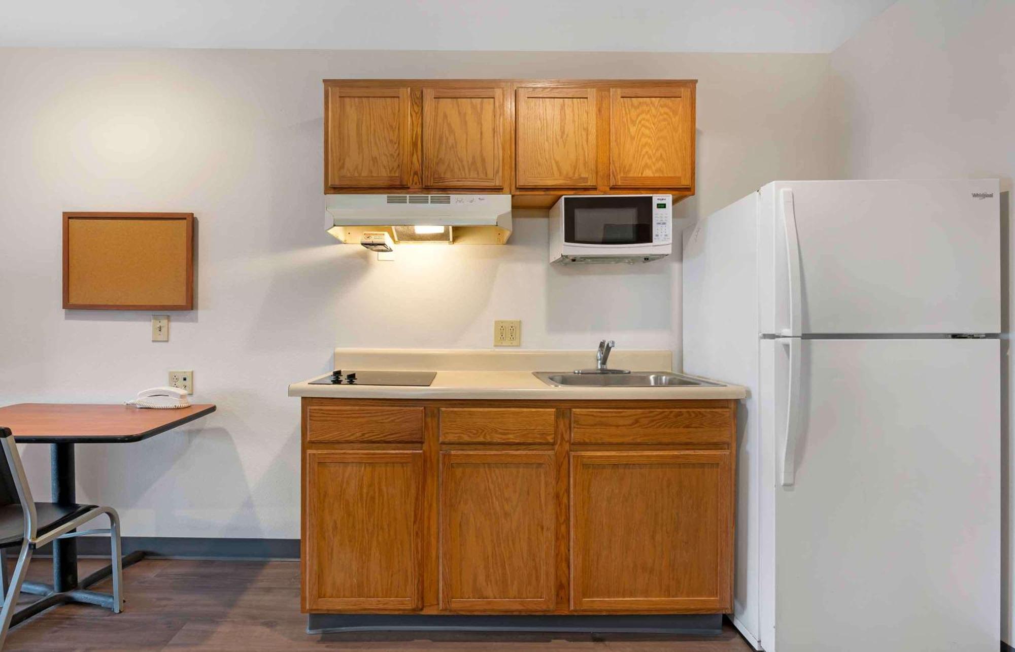 Extended Stay America Select Suites - Cincinnati - Шарънвил Екстериор снимка