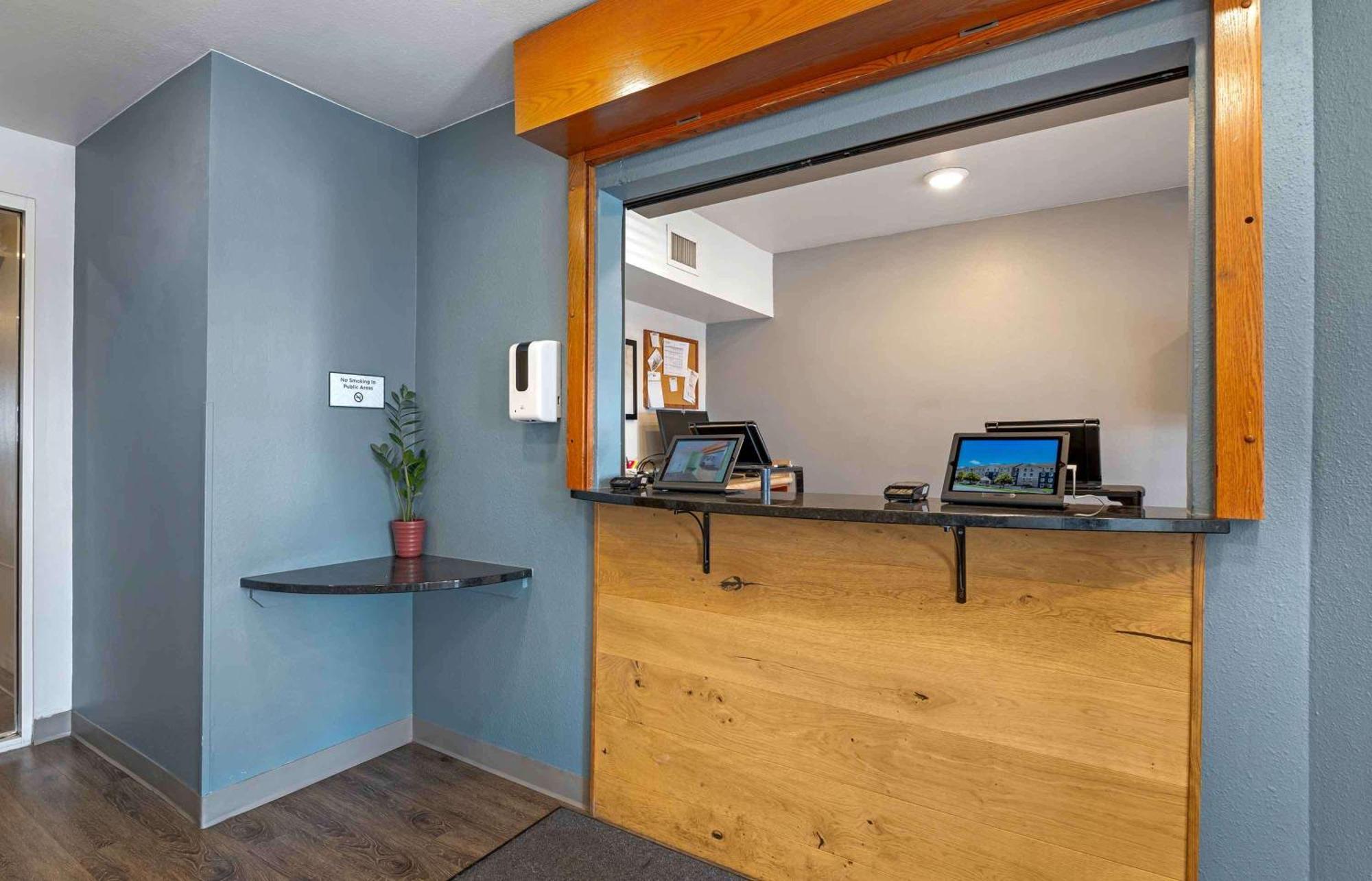 Extended Stay America Select Suites - Cincinnati - Шарънвил Екстериор снимка